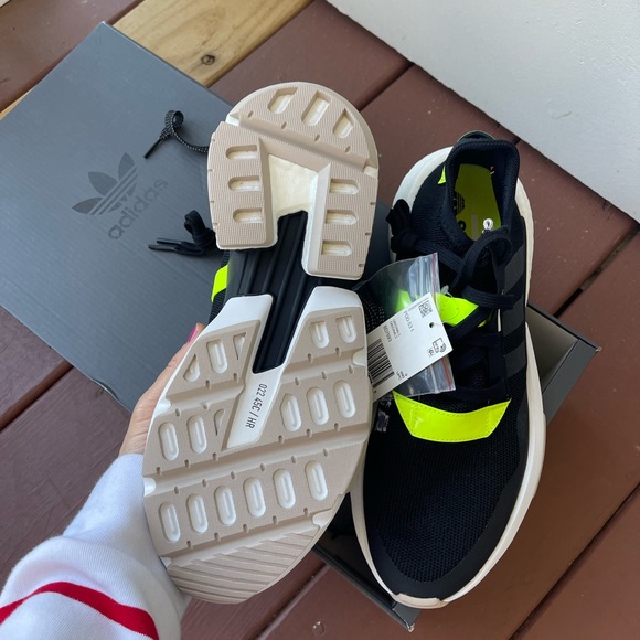 Sold!ADIDAS ORIGINALS REVIVES THE P.O.D. S3.1 WITH NEW MATERIALS AND COLORS - Picture 7 of 12